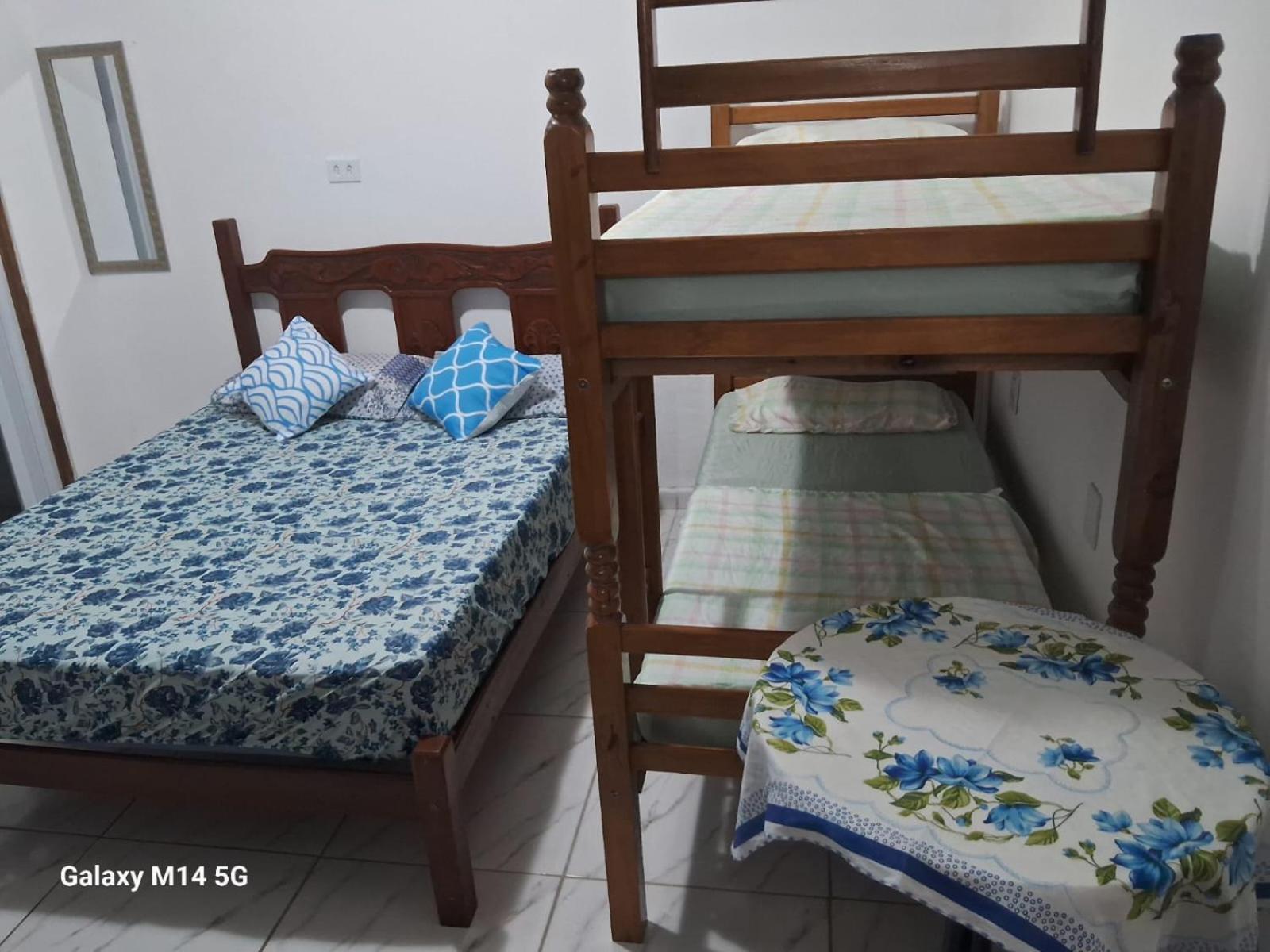 Espaco Amarelo Sol Homestay *
